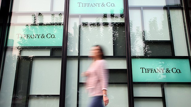 Chinese tourists in the United States slowed their spending at Tiffany during its most recent quarter, a troubling sign for the jeweler.