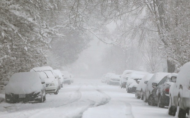 A wind-blown blanket of snow covers the parked cars and pavement on a North Side street. The wintry scene is just one example of the impact of Sunday’s storm that dropped nearly a foot of snow on the area — the largest amount on record for Metro Richmond for a snowfall prior to Dec. 10, and the second largest snowfall for December since 1908. (Regina H. Boone/Richmond Free Press)