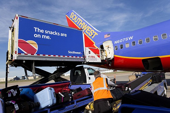 The US Federal Aviation Administration is investigating how Southwest Airlines tracks the weight of checked bags on its flights.