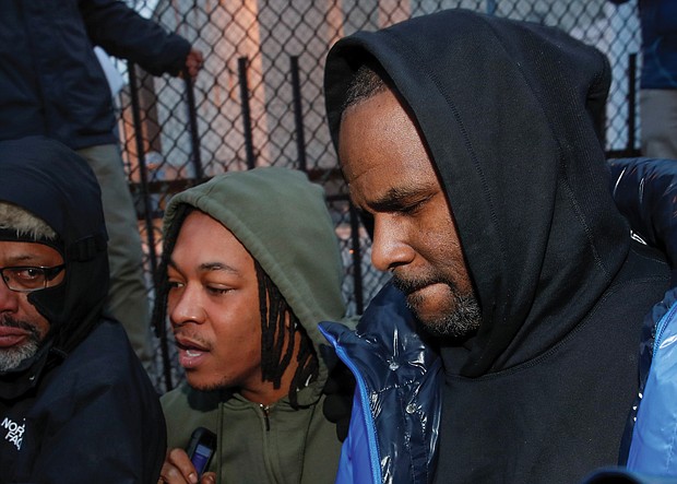 R.Kelly leaves Cook County jail in Chicao after posting $100,000 bond.