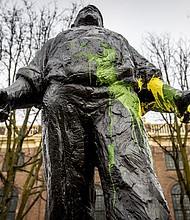 The 'De dokwerker' statue, commemorating the strike against the German occupation during WWII, was covered with yellow and green paint by rival supporters.