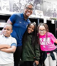 Simone Manuel with students