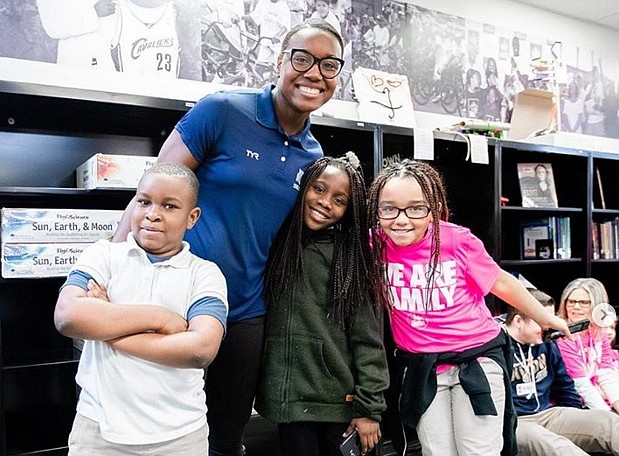 Simone Manuel with students