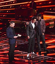 Ryan Seacrest announces the results of "American Idol's" Season 2 as Laine Hardy and Alejandro Aranda await.