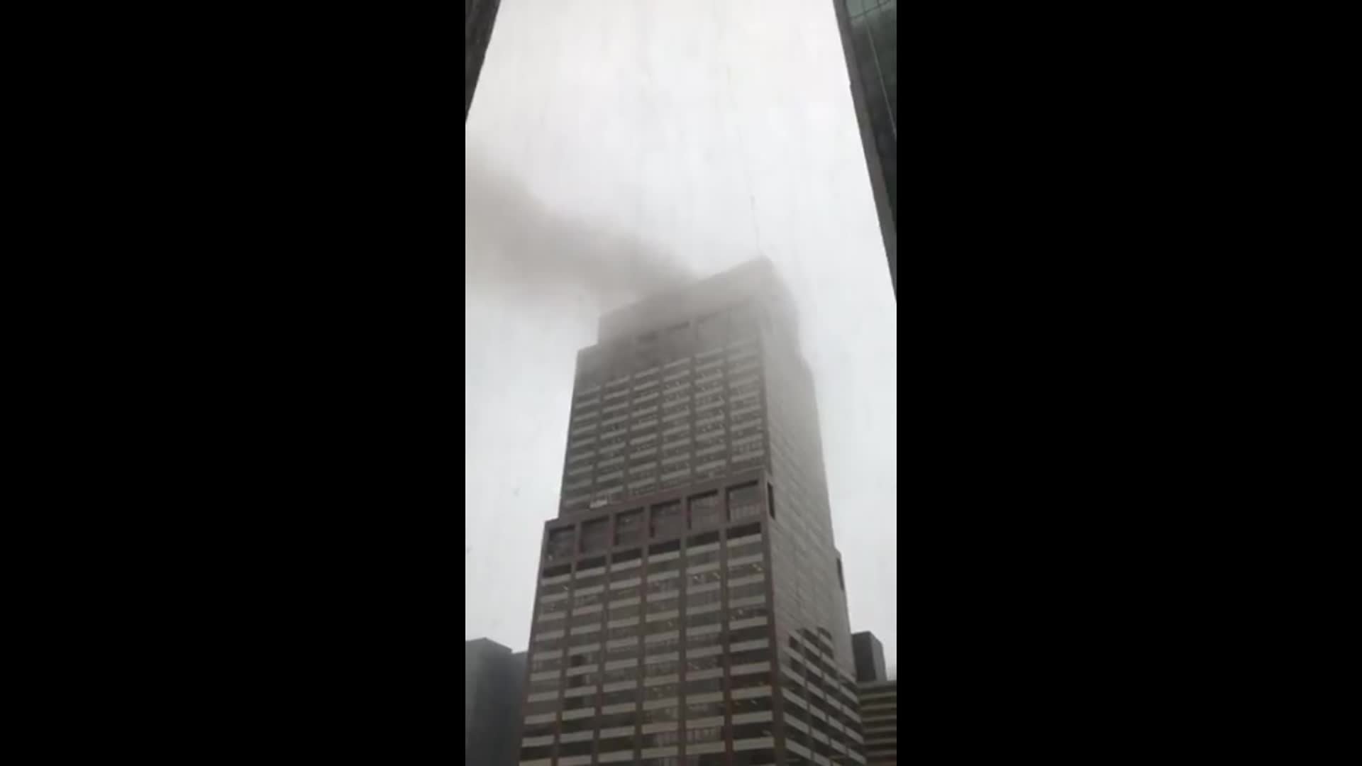 Helicopter crashlands on top of building in Manhattan, killing pilot