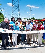 Community members and elected officials gathered on Saturday, June 8 to celebrate the newest segment of Sims Bayou Greenway and Houston Park’s Board first recreational trail along CenterPoint Energy easement in Houston.