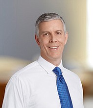 Arne Duncan
Former U.S. Secretary of Education Delivered the Keynote Address att he JTDCF 10-year Anniversary Fundraising Gala.