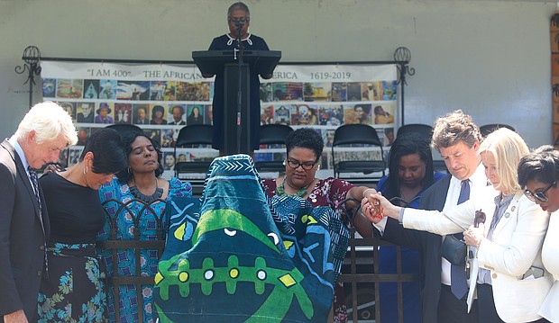 Attorney General Mark Herring joins members of the Virginia Legislative Black Caucus and other Democratic officials in prayer at the site of Lumpkin’s Jail in Richmond’s Shockoe Bottom during their alternative commemoration boycotting President Trump’s appearance in Jamestown.