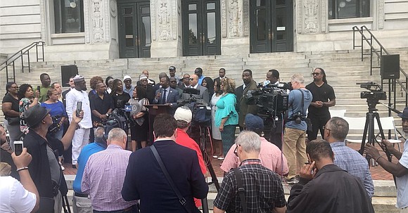 Activists are speaking up for Newark residents who are dealing with the city’s water crisis and demanding a swift resolution. Activists are speaking up for Newark residents who are dealing with the city’s water crisis and demanding a swift resolution.