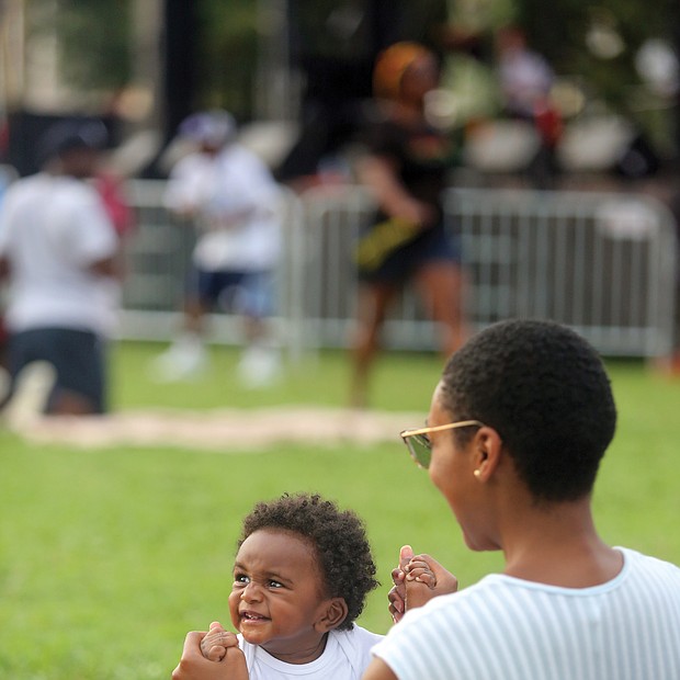 All smiles/
Eight-month-old Henry Tidwell was all smiles last Saturday as he and his mother, Whitney Tidwell, took in the sights and sounds at the 29th Annual Down Home Family Reunion at Abner Clay Park in Jackson Ward. (Regina H. Boone/Richmond Free Press)