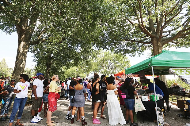 Vegan food for the soul/
Lines were deep during the first Soul Vegan Block Party Sept. 7 at Chimborazo Park in the East End. The free event was designed to promote a healthy and ethically conscious plant-based lifestyle and featured all types of vegan food, juices and products. (Regina H. Boone/Richmond Free Press)