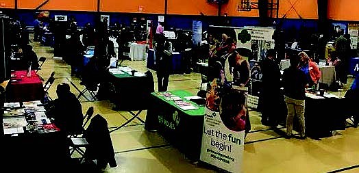 In October, several job seekers walked away with jobs at Congresswoman Robin L. Kelly’s annual hiring event at the Lan-Oak Park District in Lansing, IL.