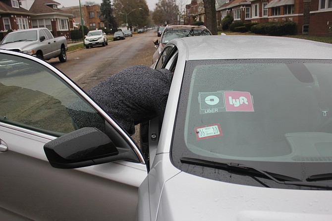 Ride-share passengers downtown are poised to pay higher fares to use Uber and Lyft under a proposal by Mayor Lori Lightfoot. Photo credit: By Wendell Hutson