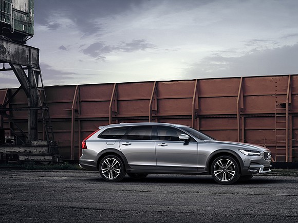 The 2019 Volvo V90 Cross County reminded us of the station wagons of the 1950s. You know, those cars that …