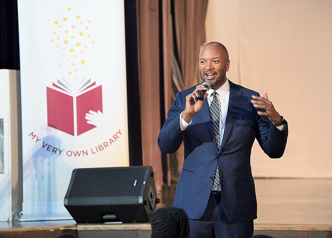 Duane Davis, executive director of K-12 Education Initiatives for the Office of the President at the University of Chicago, spoke to elementary students at a Dec. 3, 2019 book signing event. Photo credit: Courtesy of the University of Chicago’s My Very Own Library