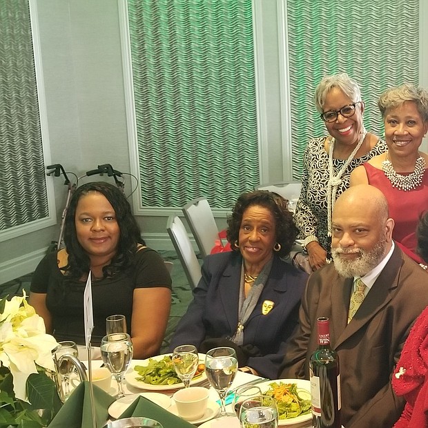 The South Suburban Chicago Links, Incorporated Fundraiser, “Getting In the Groove” featuring the Whispers at the Odyssey Country Club! The party was awesome as usual! Event goers enjoyed the view of festivities from the tables of Link Faye Terrell-Perkins , Link Donna and Link Jennifer Norell.
