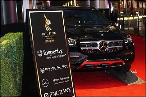 On a cold and breezy night, some of Houston’s elite came out to heat up the red carpet as the …