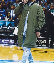 Musiq Soulchild turns it up during the women’s game halftime before an appreciative crowd of more than 8,000 fans at the Spectrum Center.