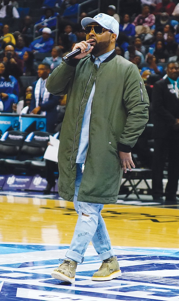 Musiq Soulchild turns it up during the women’s game halftime before an appreciative crowd of more than 8,000 fans at the Spectrum Center.