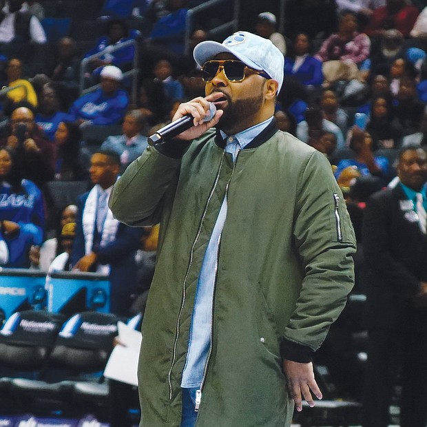 Musiq Soulchild turns it up during the women’s game halftime before an appreciative crowd of more than 8,000 fans at the Spectrum Center.