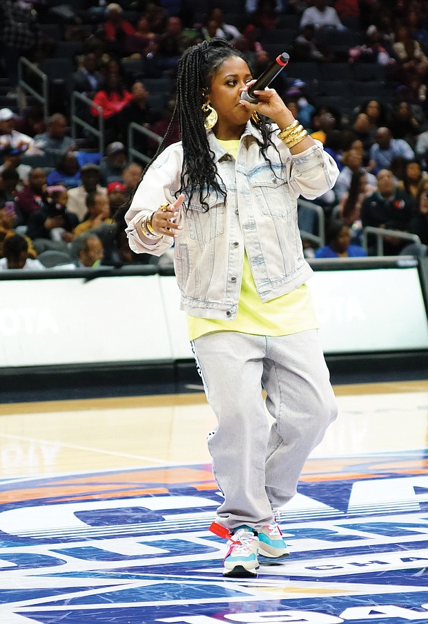 Rapper Rapsody throws down a solid groove during halftime of the men’s final.