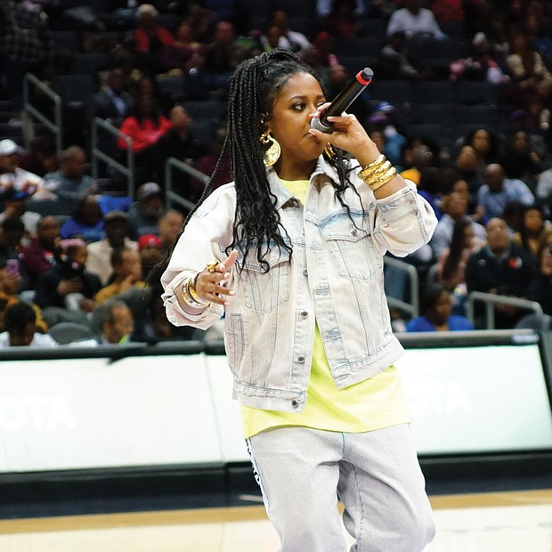 Rapper Rapsody throws down a solid groove during halftime of the men’s final.