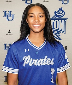 Mo’ne Davis, who became famous pitching a baseball, is now making her mark on the college softball diamond.