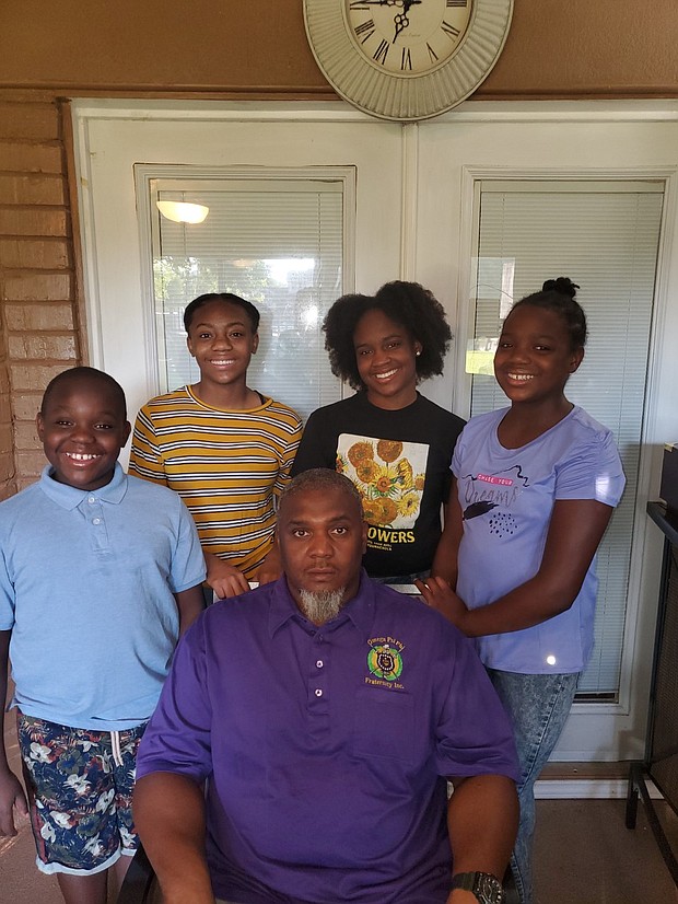 Antonio Scott with his children