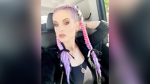 Kelly Osbourne looks different these days. Very different. The actress, singer and former reality star has dropped 85 pounds.