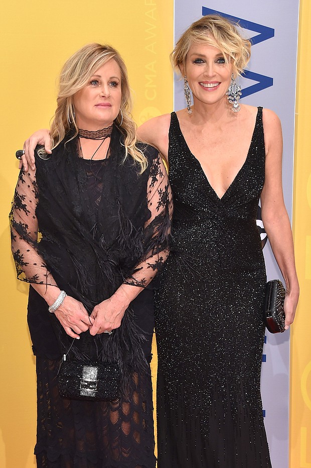 Actress Sharon Stone (R) blames people who don't wear masks for her sister Kelly Stone's coronavirus diagnosis./Credit:	Michael Loccisano/Getty Images