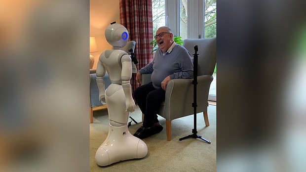 Pepper engages in conversation with a care home resident./Credit:	University of Bedfordshire