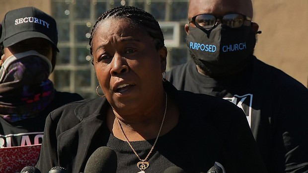 Breatrice Roberson addresses a news conference on October 2 after authorities said a police officer who fatally shot her son, Jemel Roberson, will not be prosecuted.
Credit: WBBM