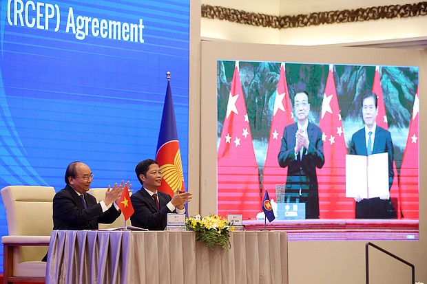 Vietnam's Prime Minister Nguyen Xuan Phuc (L) and Minister of Industry and Trade Tran Tuan Anh (R) during the virtual signing ceremony for the Regional Comprehensive Economic Partnership (RCEP) in Hanoi, Vietnam, 15 November 2020.
Credit:	Luong Thai Linh/EPA-EFE/Shutterstock