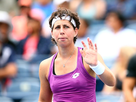 Carla Suarez Navarro is back hitting on a tennis court as she undergoes cancer treatment.
