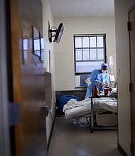 US sets Covid-19 case, hospitalization and death records ahead of key meeting for Moderna's vaccine candidate.
Credit:	Scott Olson/Getty Images