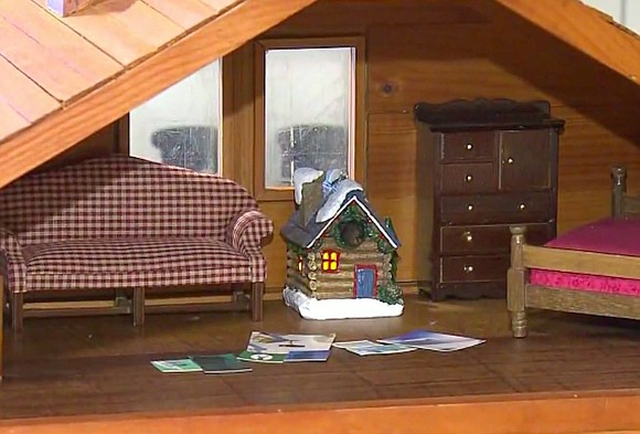 Kate Yetman picked up an old dollhouse on the side of the road thinking it would be a fun pandemic …