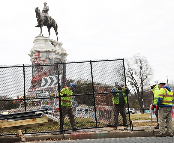 On Monday, the same day that state workers began installing fencing around the statue of Confederate Gen. Robert E. Lee ...