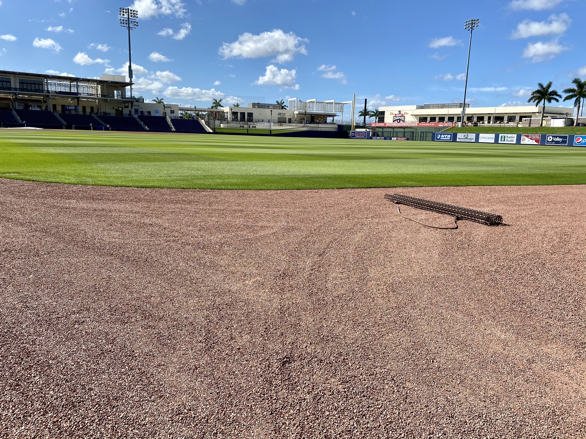 Astros open up Grapefruit League with fans in the stands for the first