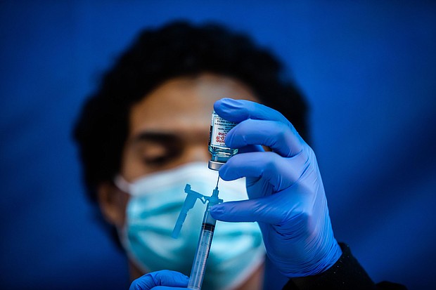 The United States is holding firm to the strategy to administer two doses of the Moderna and Pfizer/BioNTech Covid-19 vaccines a few weeks apart. Still, the idea of expanding the supply by dispensing only one dose hasn't faded away.
Credit: APU GOMES/AFP/AFP via Getty Images