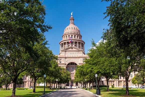 The Texas State Senate advanced a far-reaching elections bill early Thursday with several provisions placing new restrictions on the voting …