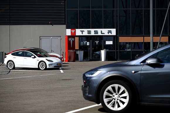 No Model S or Model X cars on the Tesla assembly line is apparently no problem for investors.