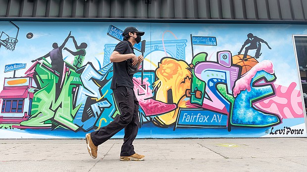 America's daily Covid-19 cases and deaths are now about one-fifth of what they were during their winter peaks -- and one expert says the country's improved numbers have a lot to do with the climbing vaccinations.
Mandatory Credit: Alexi Rosenfeld/Getty Images