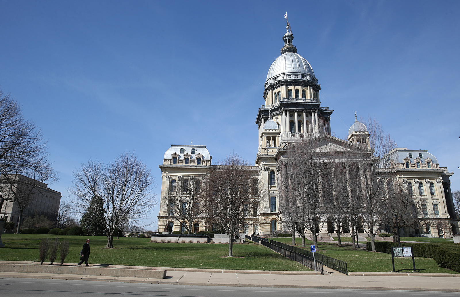 Illinois Lawmakers Pass A Bill Banning Police From Deceiving Juvenile ...