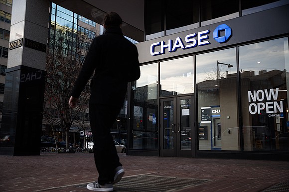 New York Democrats want JPMorgan Chase to return the overdraft fees the bank collected during the pandemic — and to …