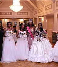 Four debutantes who achieved their completion.