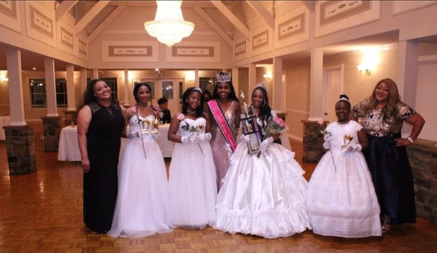 Four debutantes who achieved their completion.