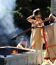 Neil Parmeswar, Grant Ottinger, Hindu priest Gananathamritananda Swamiji and Dominique
Gay participate in a fire ceremony at Quietude, a former plantation in Hanover County, to heal the spirit wounds remaining from slavery and to bring peace and harmony to the site for the future.