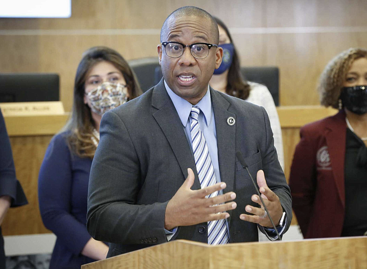 Superintendent HISD Will Require Masks For Students And Staff On The Superintendent HISD Will Require Masks For Students And Staff On The