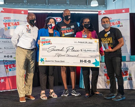 (L to R) James Harris, H-E-B Director, Diversity & Inclusion and Supplier Diversity, Sabina Israelian-Garcia, H-E-B Vice President of General Merchandise & Seasonal, Kevin Blessing, H-E-B Group Vice President of Bakery, Grand Prize Winner Keli Watts and Winell Herron, H-E-B Group Vice President of Public Affairs.