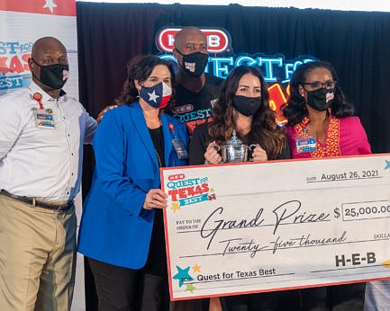 (L to R) James Harris, H-E-B Director, Diversity & Inclusion and Supplier Diversity, Sabina Israelian-Garcia, H-E-B Vice President of General Merchandise & Seasonal, Kevin Blessing, H-E-B Group Vice President of Bakery, Grand Prize Winner Keli Watts and Winell Herron, H-E-B Group Vice President of Public Affairs